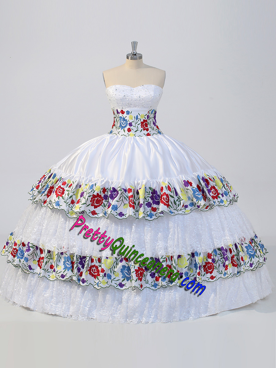 Cowgirl Charo Style White Lace Colorful Embroidery Floral Pattern Quince Gown without Train