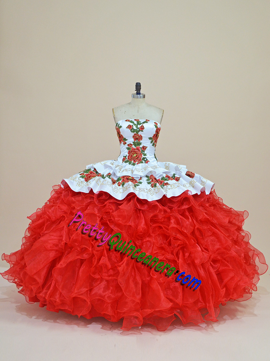 Western Charo Strapless Gold Embroidery 3D Flowers Quinceanera Dress with Ruffles in White Red