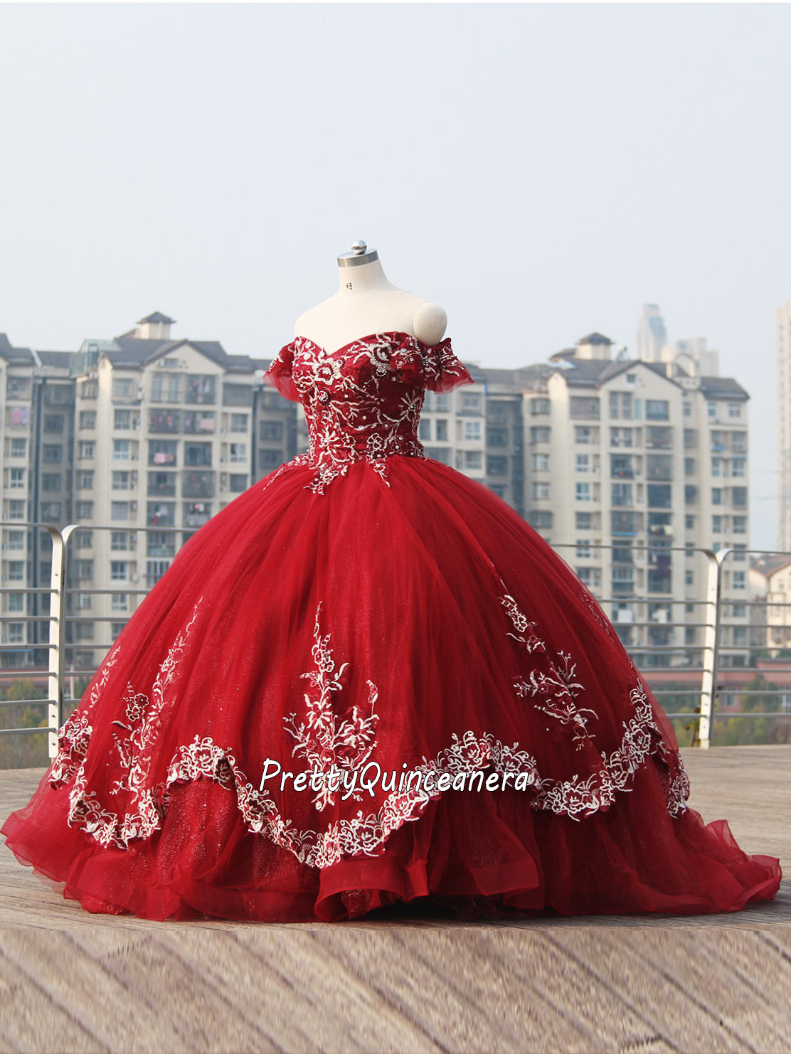 Discount Wine Red Cap Sleeve Two Color Embroidery Quince Dress Instock Factory Outlet